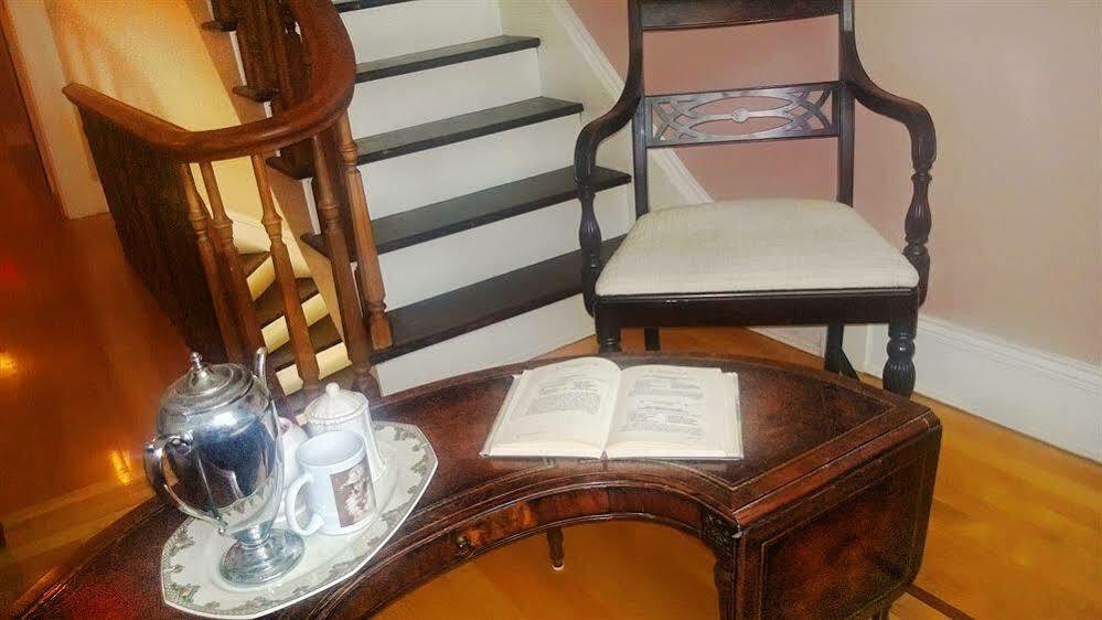Naomi'S Inn Bed & Breakfast Springfield Esterno foto